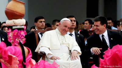 Francisco reconoció esfuerzo de Paraguay por «sanear su democracia» y elogió al pueblo «por saber recuperarse ante la adversidad»