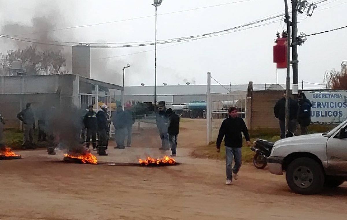 Suárez: fuerte protesta para exigir el pago del aguinaldo