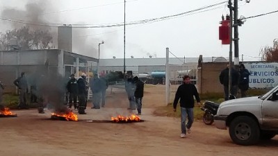 Suárez: fuerte protesta para exigir el pago del aguinaldo