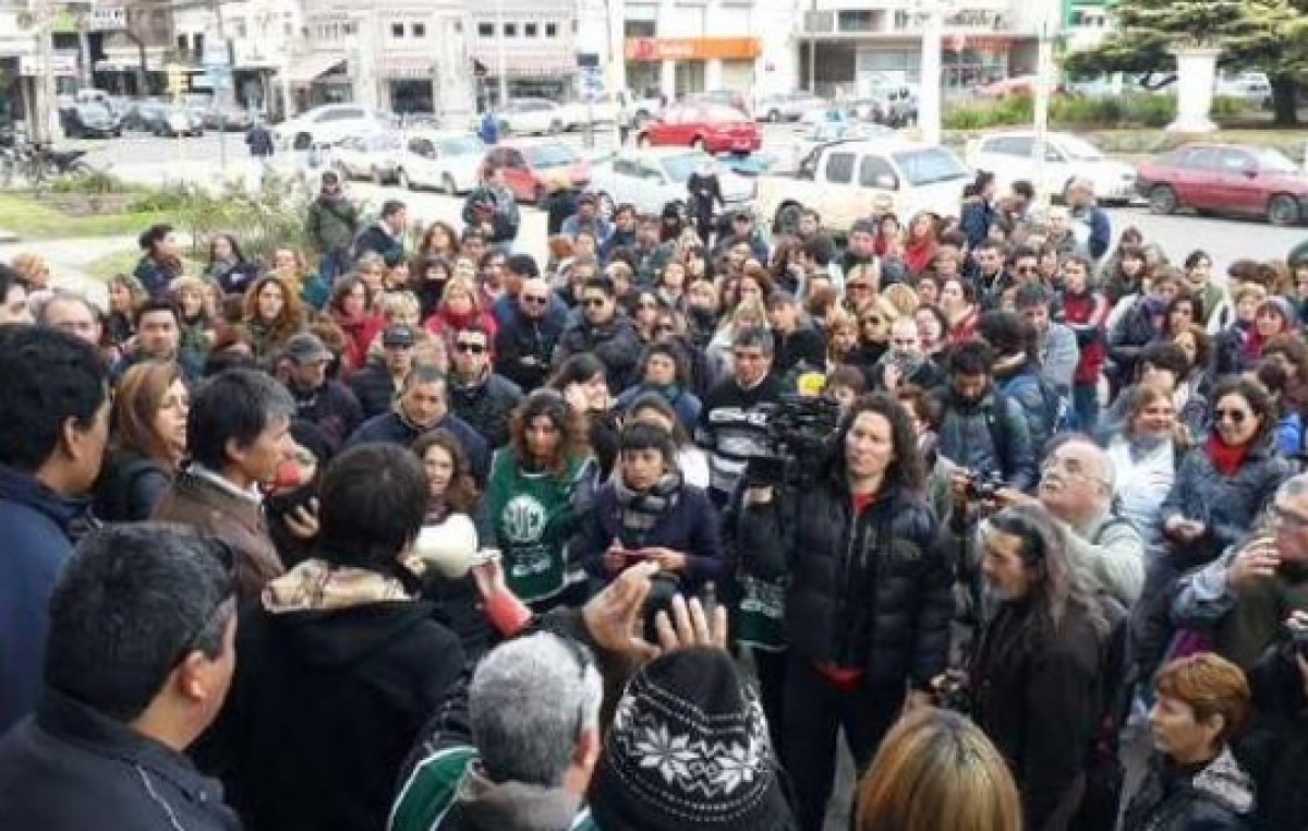 Azul: La Provincia salió a respaldar al Intendente y el municipio anunció que pagará el martes