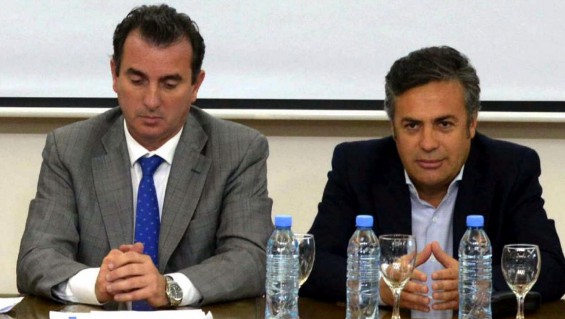 El administrador provincial actual, Francisco Pérez, y su sucesor, Alfredo Cornejo.