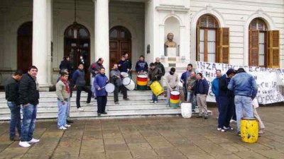 El Intendente no pagó los sueldos y hay paro por tiempo indefinido en Azul