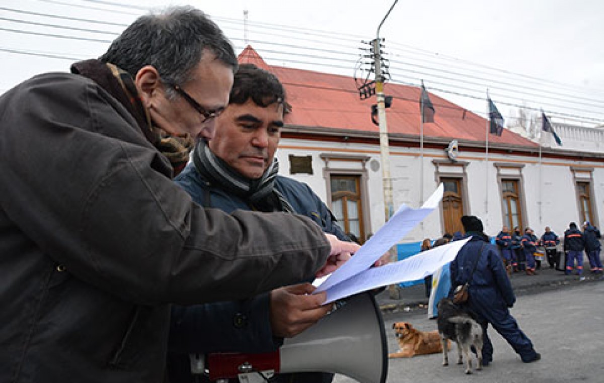 SOEM redobla la apuesta y denuncia penalmente al Intendente de Río Gallegos