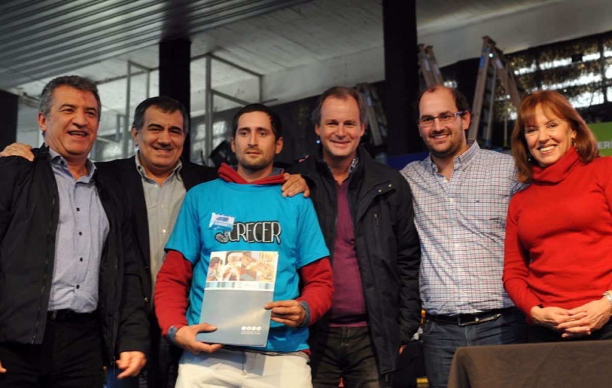 2000 jóvenes entrerrianos recibieron herramientas de trabajo para desarrollar emprendimientos