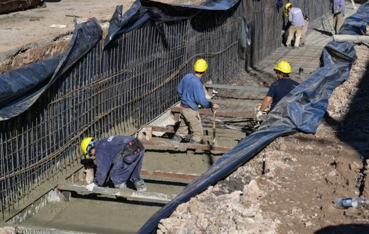 La Plata: Avanzan con las obras hidráulicas para la Región y con las viviendas en 1 y 514