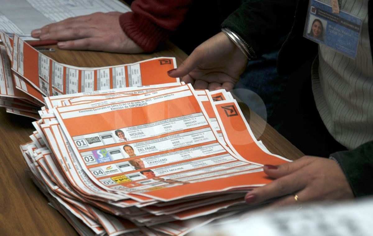 Comenzó en Santa Fe el reciclaje del papel de las 7.682 mesas de votación