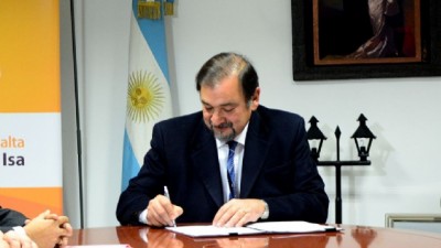 El intendente de Salta firmó el decreto de pase a planta permanente de trabajadores municipales