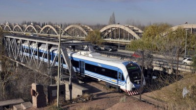 El tren del Valle ya une las ciudades de Neuquén y Cipolletti, tras décadas de ausencia ferroviaria