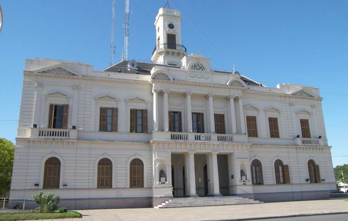 Azul: El Intendente anunció que depositó los sueldos, pero el conflicto político no parece resuelto