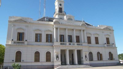 Azul: El Intendente anunció que depositó los sueldos, pero el conflicto político no parece resuelto