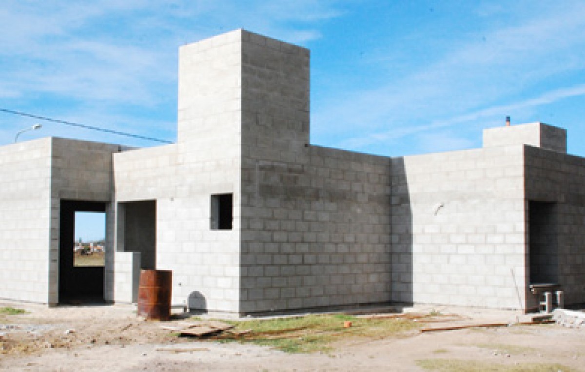 La Nación otorgó más de $3,4 millones para continuar con las viviendas en Adelia María