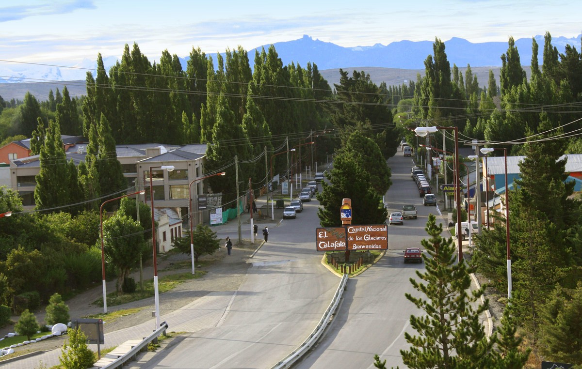 YPF y Municipio de El Calafate firmaron convenio para la construcción del Microestadio