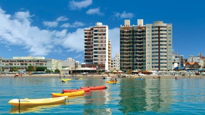 El Municipio de Madryn firmó un acuerdo con una empresa privada para desarrollar una guía local