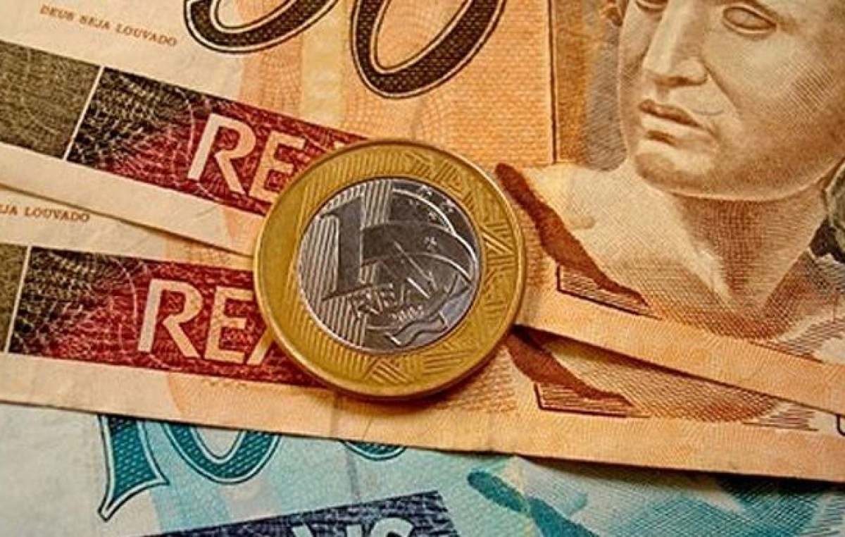 El real se derrumba hasta su mínimo en 12 años, mientras siguen cayendo acciones y bonos locales