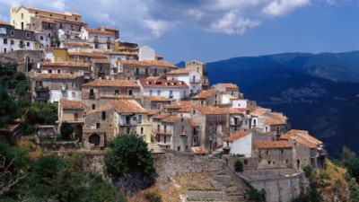 Italia: El Alcalde de Sellia prohíbe por ley que sus conciudadanos se mueran