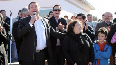 El Gobernador entregó viviendas en Regina