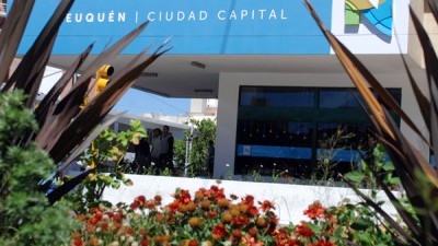 Por ahora, no pasarán a planta a los cerca de 400 municipales de Neuquén