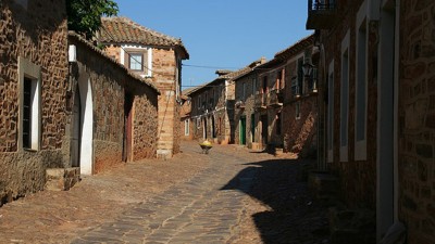 Para no caer en el olvido, rematan aldeas enteras en España