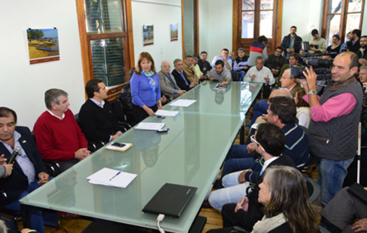 La Intendenta quiere que el puente a Santa Fe se haga al sur de Paraná