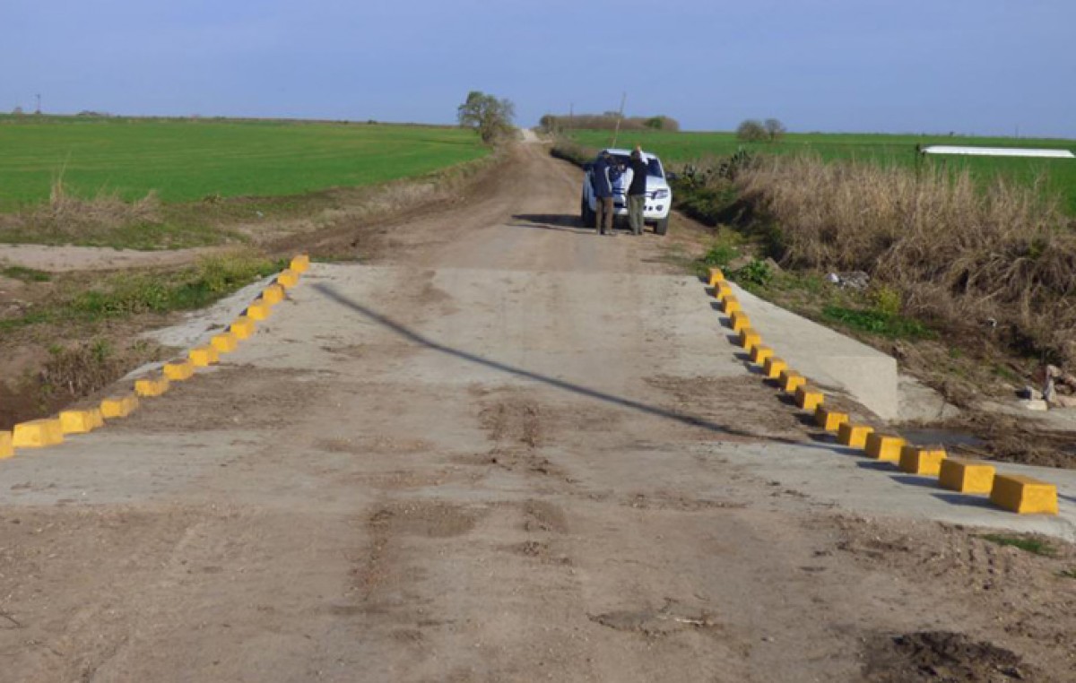 Continúan con el enripiado en caminos rurales de localidades entrerrianas
