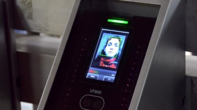 Municipales de Córdoba tendrán que «poner la cara» ante un reloj facial para dar el presente