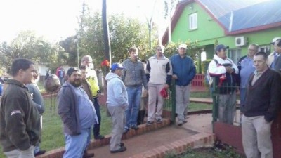 El Soberbio: Empleados reclaman frente a la Municipalidad