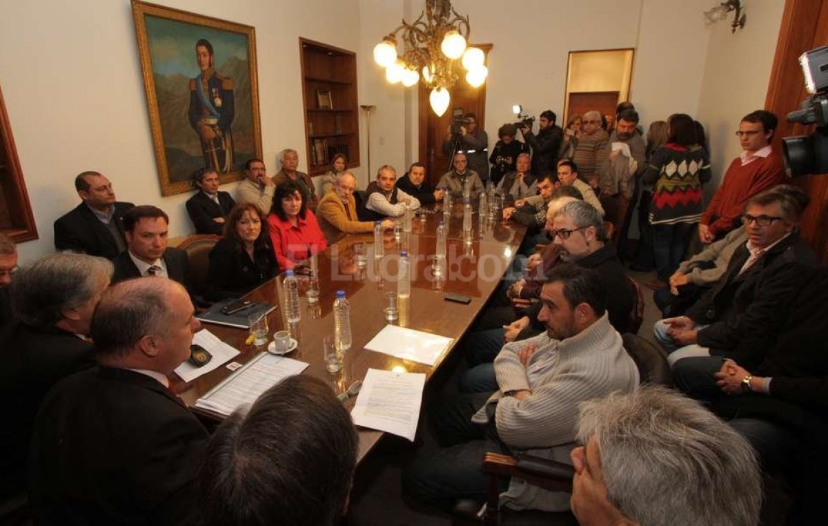 Tensa reunión entre senadores y la Intersindical Santafesina por la Caja