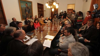 Tensa reunión entre senadores y la Intersindical Santafesina por la Caja