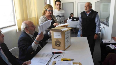 Finalmente, Peressini se impuso por 39 votos en Plottier