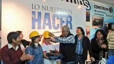Mujeres correntinas recibieron herramientas para construir sus casas