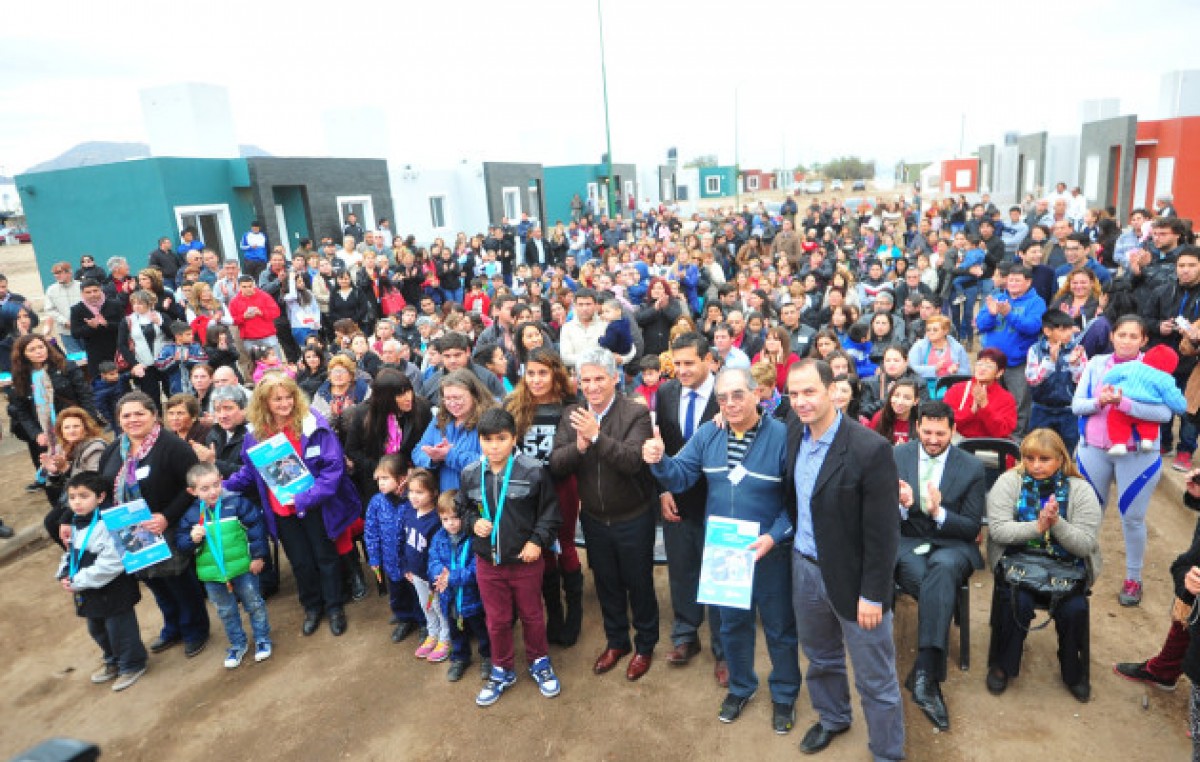 Entregaron viviendas a 74 familias en La Punta