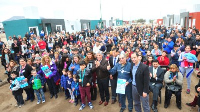 Entregaron viviendas a 74 familias en La Punta