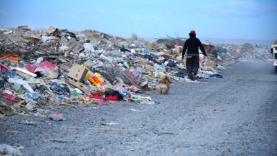 Formalizarán el empleo en el basural neuquino, una pyme cartonera para reciclar y cambiar vidas
