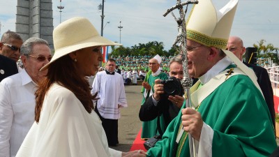 Cristina saludó al Papa tras la histórica misa en la Plaza de la Revolución