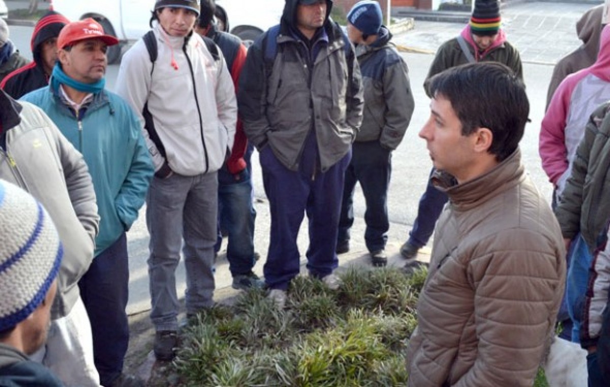 Esquel: Operarios forestales contratados se movilizaron reclamando pago de sus haberes