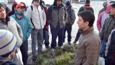 Esquel: Operarios forestales contratados se movilizaron reclamando pago de sus haberes