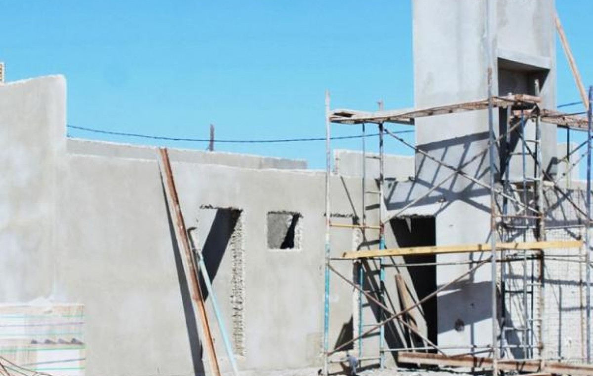 Comienzan la construcción de 490 casas y licitan otras 320 en Santiago