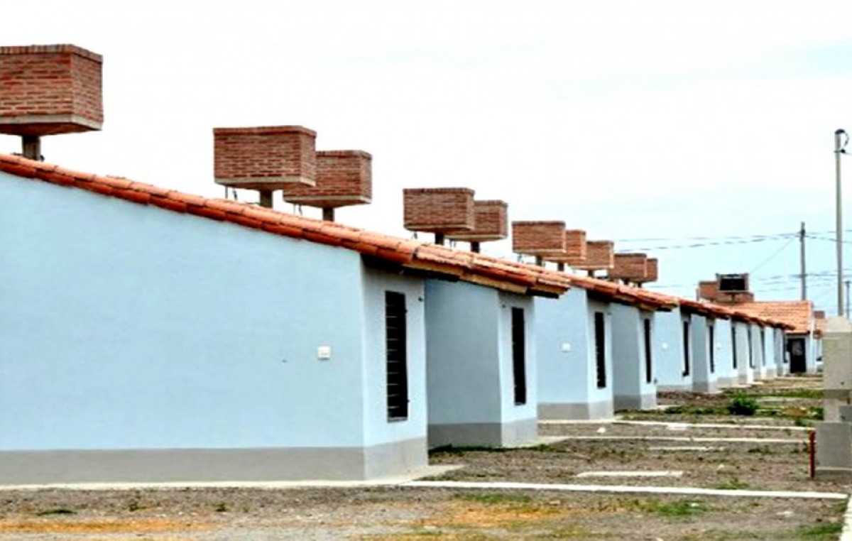 Entregaron casas en Orán