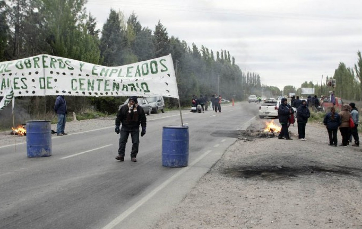 Tras tres horas de corte, los municipales de Centenario levantaron la protesta en Ruta 7