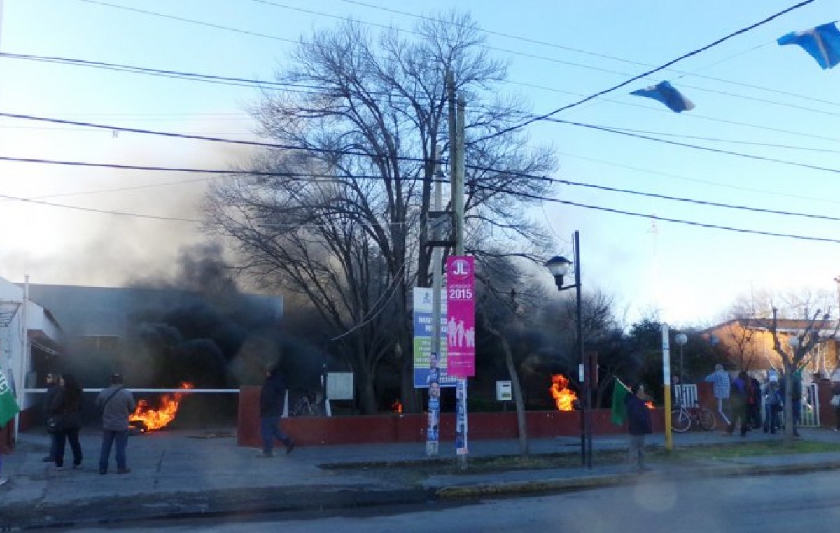 En Plottier, el paro municipal ya afecta a los comerciantes