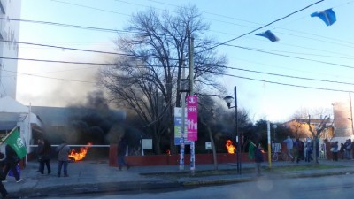 En Plottier, el paro municipal ya afecta a los comerciantes
