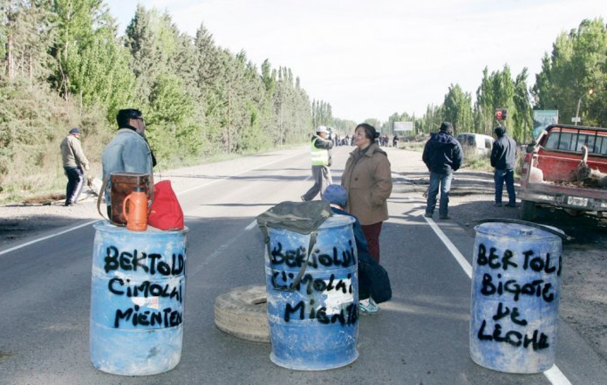 Los municipales de Centenario volvieron a cortar el tránsito en Ruta 7