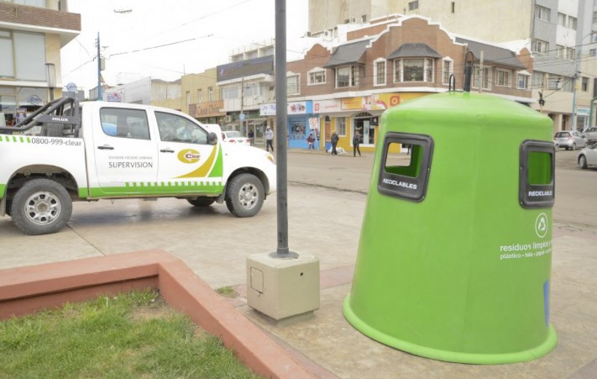 Instalan en el centro de Comodoro los primeros iglúes para almacenar residuos secos y vidrios
