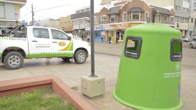 Instalan en el centro de Comodoro los primeros iglúes para almacenar residuos secos y vidrios