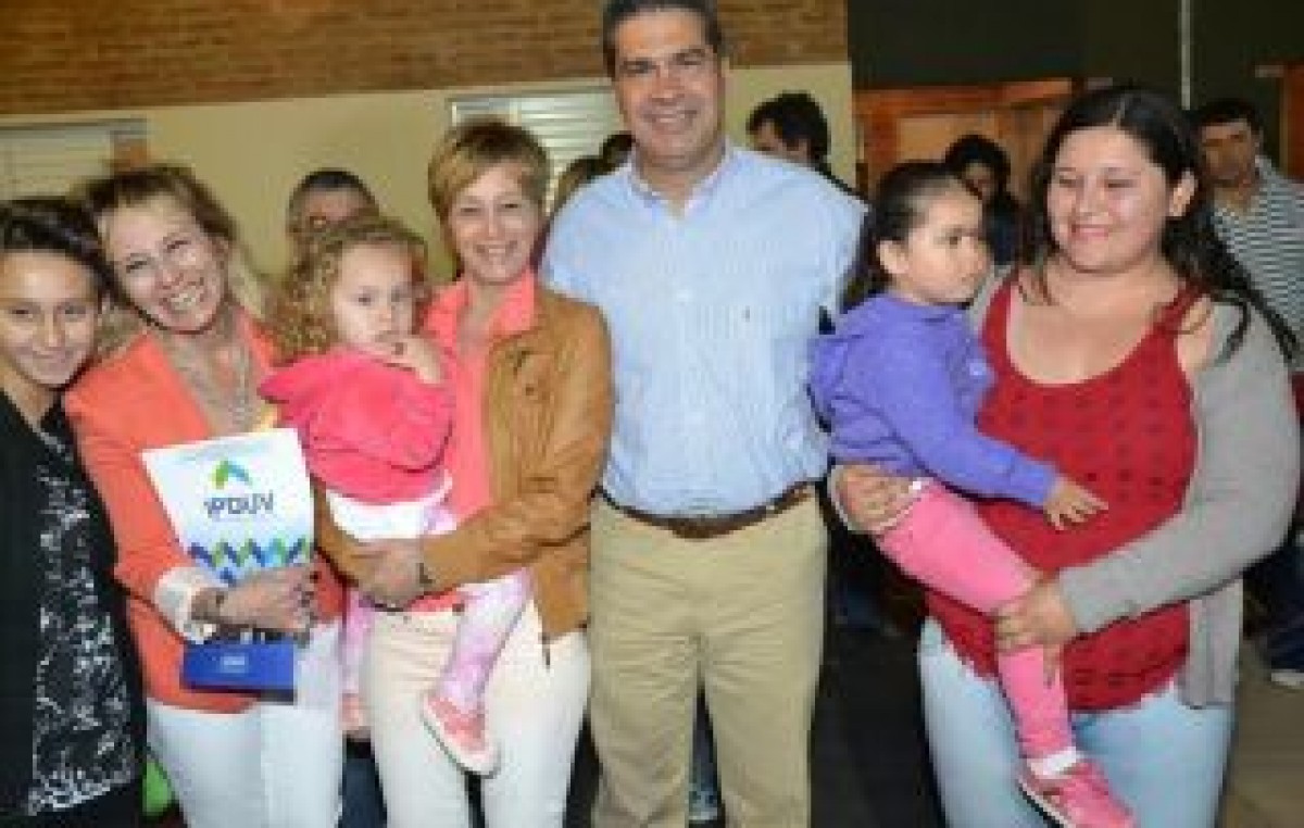 Entregaron en Charata 25 viviendas e inauguraron nuevas cuadras de pavimento