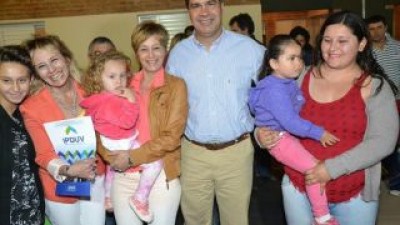 Entregaron en Charata 25 viviendas e inauguraron nuevas cuadras de pavimento