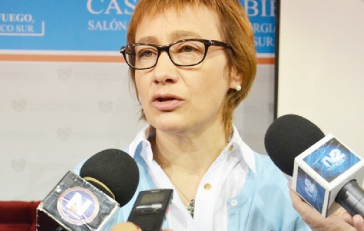 La gobernadora cuestionó a la Legislatura por sancionar una ley que destina fondos a Ushuaia y Río Grande