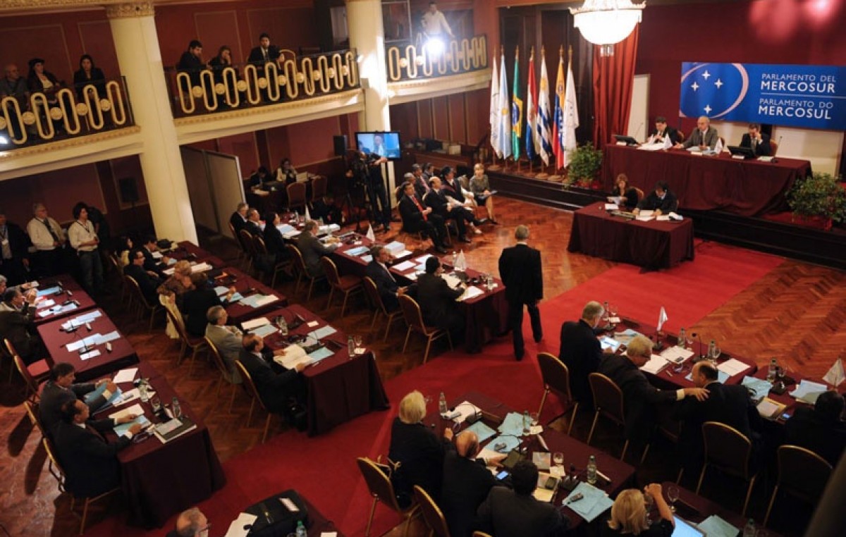 El oficialismo consigue 26 de las 43 bancas argentinas para el Parlasur