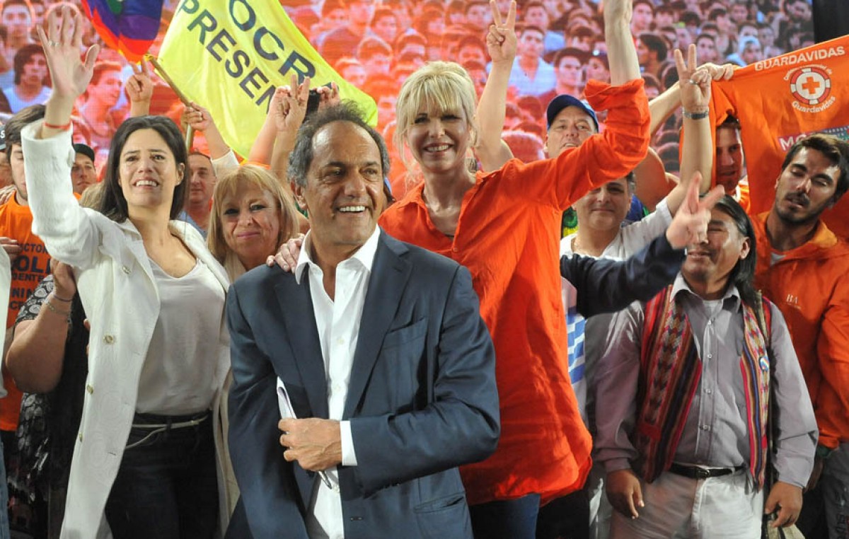 Scioli: “Yo represento la defensa de tu trabajo, de tu salario y de tu familia”