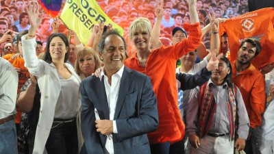 Scioli: “Yo represento la defensa de tu trabajo, de tu salario y de tu familia”